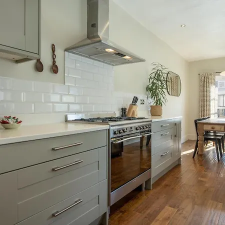Sycamore House Apartmán *