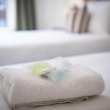 Sycamore House Apartment *