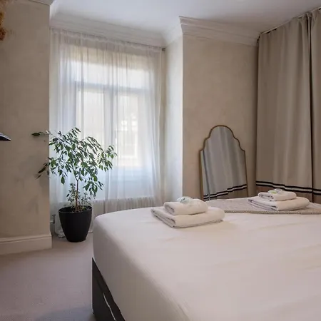 Sycamore House Apartmán *